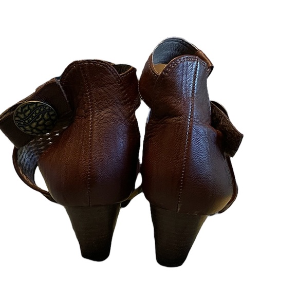 Fugitive by Francis Rossi Sandals - Picture 4 of 6